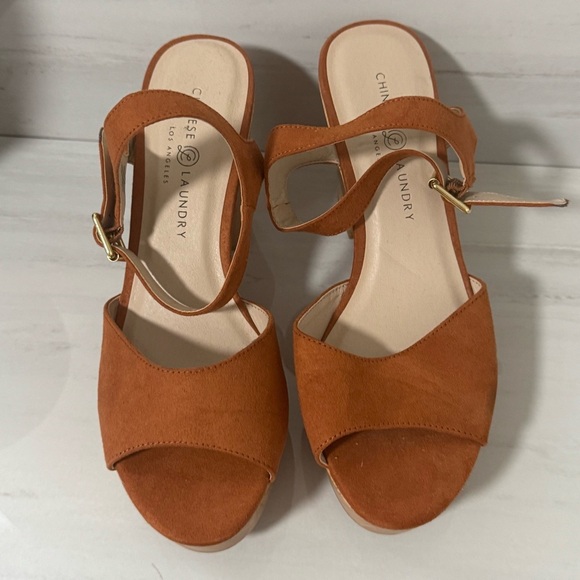 Chinese Laundry Tan Platform Sandals with Cork Sole - Picture 8 of 8